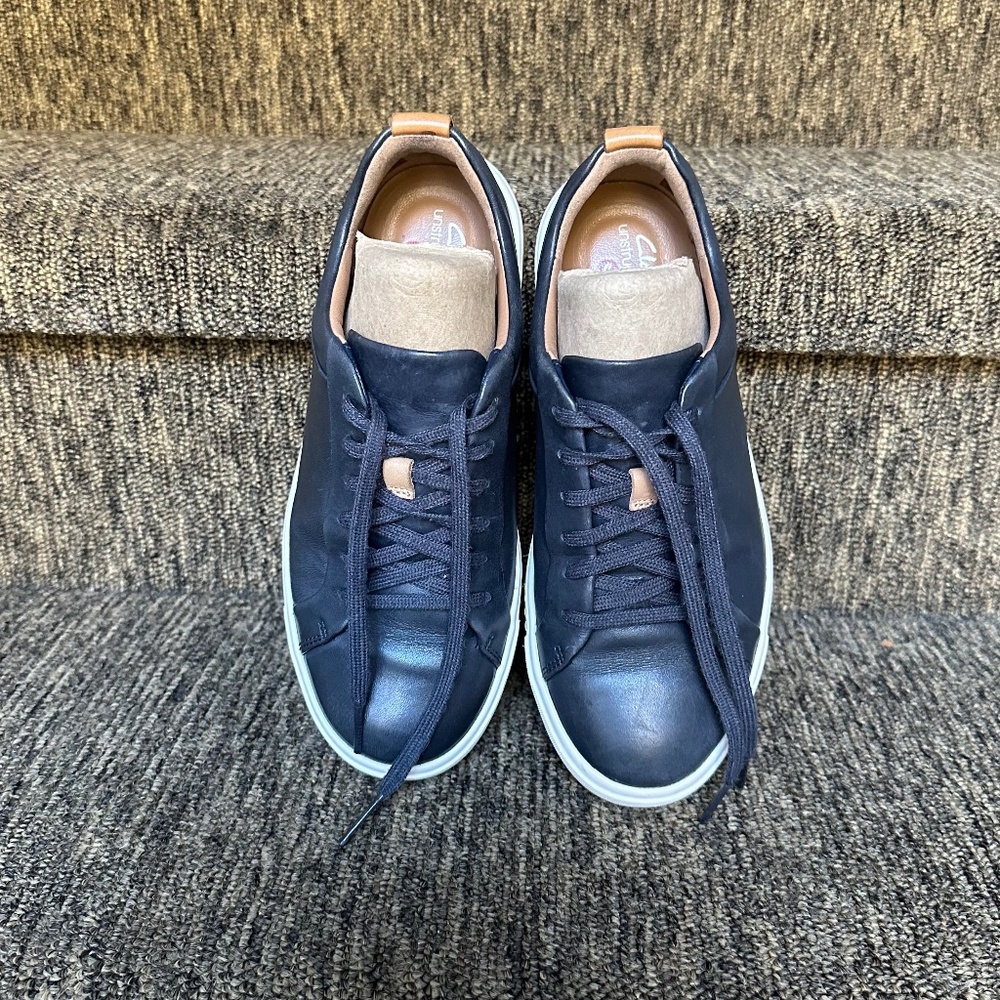 Clarks unstructured Leather lace up sneaker shoes. Size 6M (36)